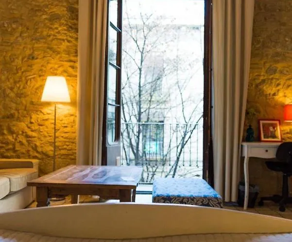 לינה וארוחת בוקר Placa Bell-lloc 4*