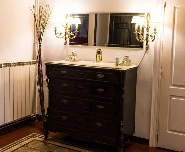 Placa Bell-lloc לינה וארוחת בוקר 4*